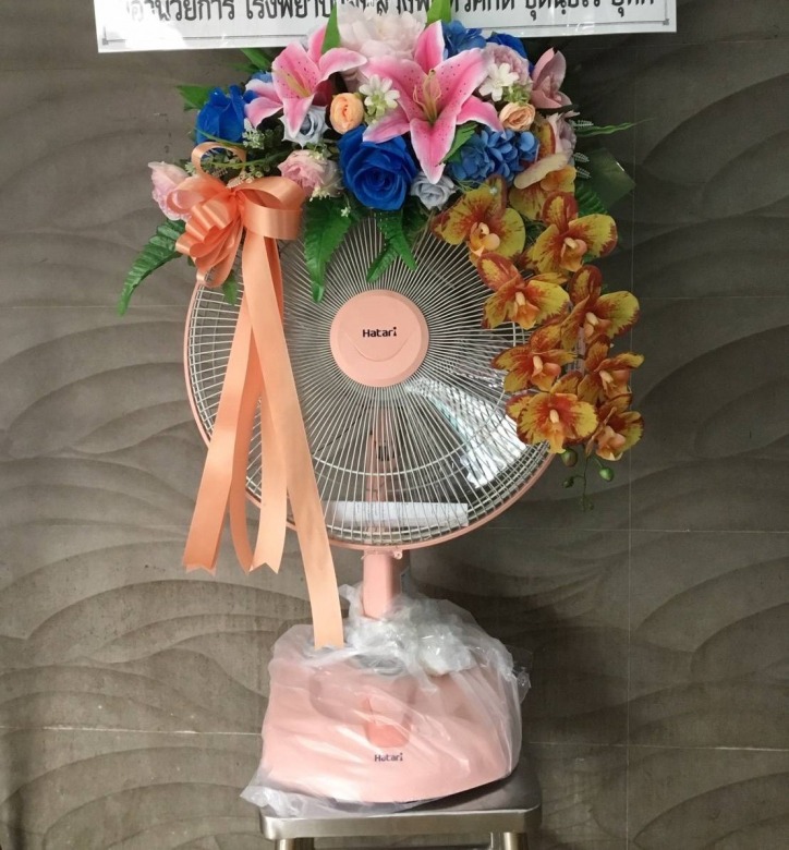 หรีดพัดลมฮาตาริตั้งโต๊ะขนาด 16 นิ้ว หรีดพัดลมฮาตาริตั้งโต๊ะขนาด 16 นิ้ว